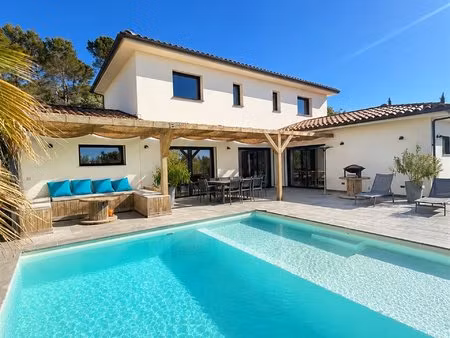 lorgues : maison moderne au coeur de lorgues  au calme absolu