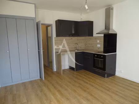 appartement avec une chambre et jardin commun