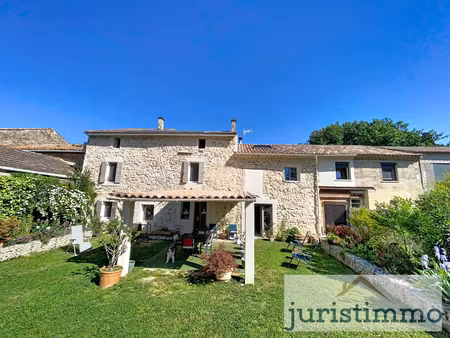 mas avec maison principale et appartement avec piscine