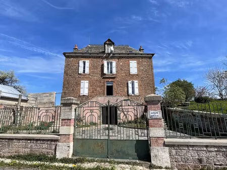 maison de maître avec terrain attenant