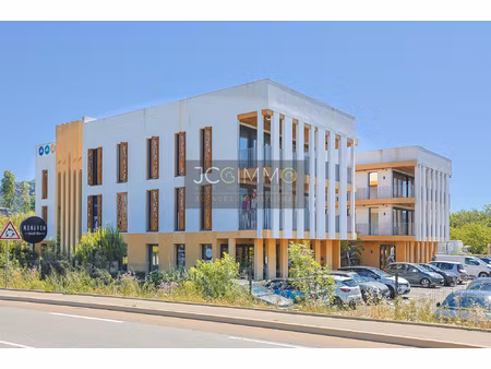 achat local commercial 59m² la moutonne 83260