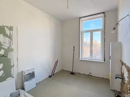 te renoveren handelshuis met 3 slaapkamers