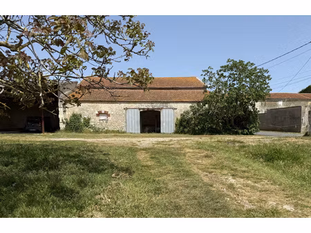 fouras – authentique grange en pierre sur 500 m² de terrain
