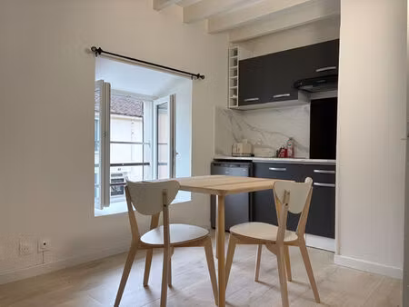 appartement studio avec mezzanine au calme