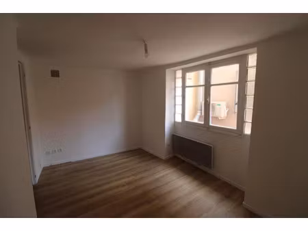 location appartement 1 pièce 29 m² à hyères (83400)