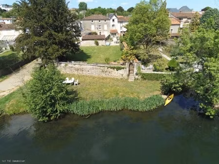 maison de ville en bord de charente avec accés à la riviére