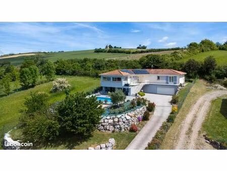 maison 7 pièces 254 m²