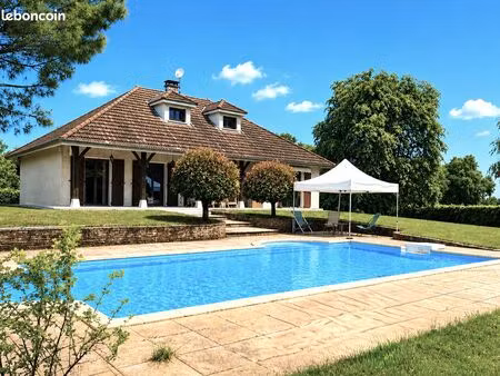 villa 8 pièces 229 m²