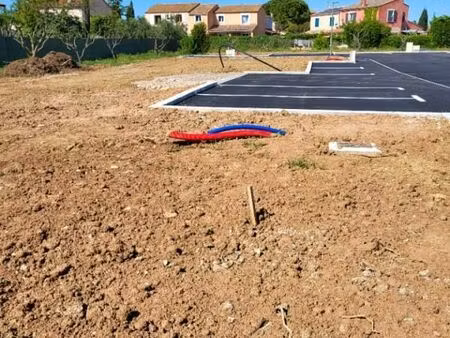 terrain 327 m² la crau