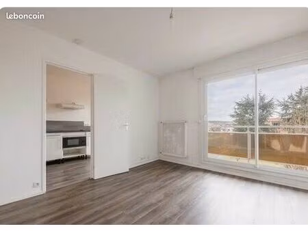 studio 29m2  parking +cave +balcon