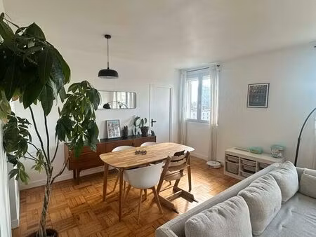 location meublée - f3 de 62 m² - dernier étage sans vis-à-vis