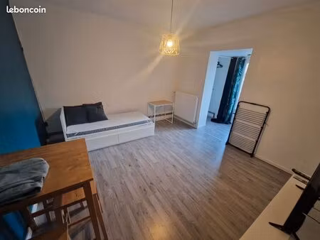 grand studio meublé 30 m² – charges incluses