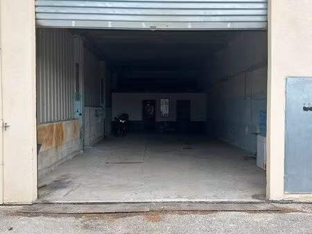 à louer local professionnel stockage / entrepôt