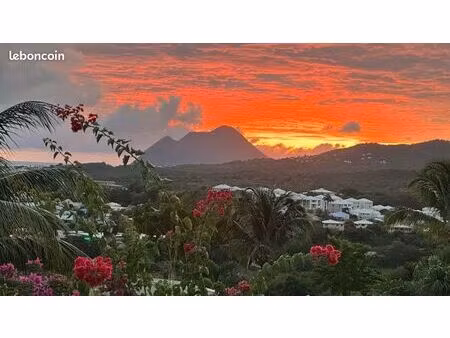 maison t4 créole meublée avec vue panoramique sur le diamant