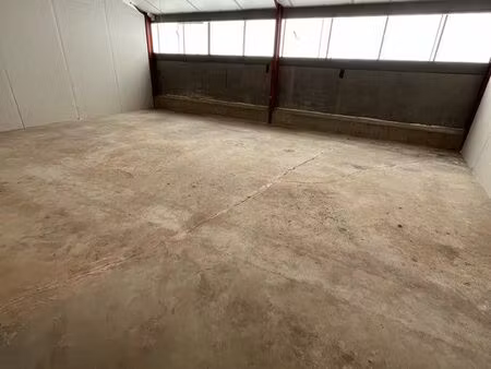 box de stockage  garage  atelier 50 m2