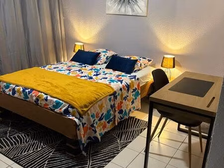 studio meublé tout confort avec piscine