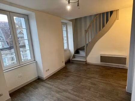 a louer - t2 en duplex rénové  35m2  hypercentre de la ferté macé