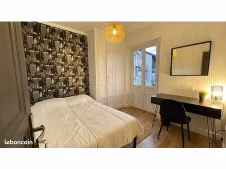 pièce privée avec balcon au pied du tramway t17
