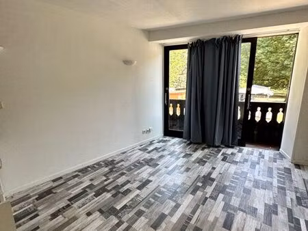 studio 20 m² gières centre • proche faculté et tram • vue parc • charges incluses