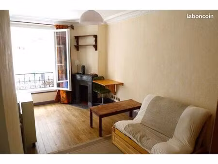 joli studio meublé