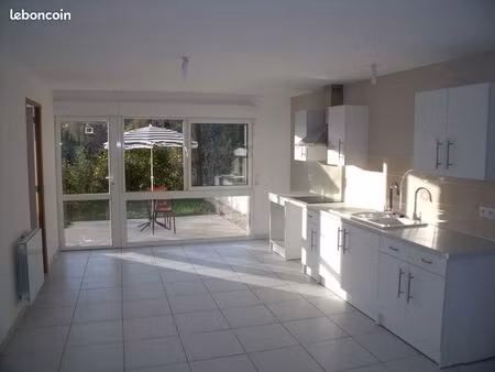 t2 60 m2 avec terrasse et places de parking