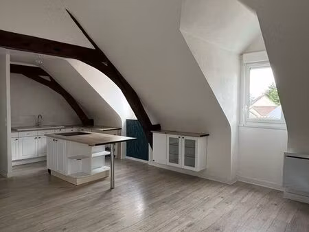 apparemment t3 centre bourg montfort le gesnois