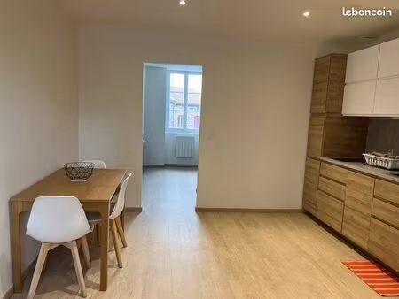 t2 meublé 32 m2 - refait à neuf