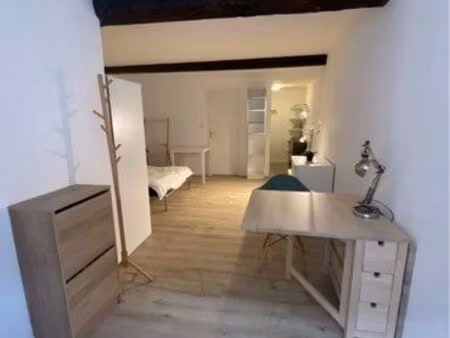 location studio meublé