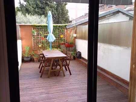 appartement t2 lumineux cœur saint cyprien avec terrasse 16 m2
