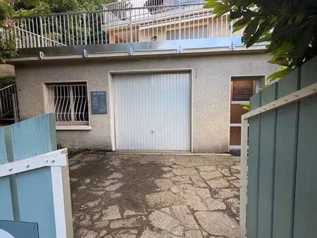 à louer – places de parking dans garage fermé