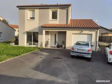 villa 4 pièces 95 m²