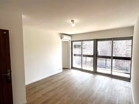 appartement t2 lumineux et rénové à louer