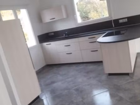 a louer secteur pleyben maison individuelle