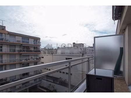 studio meublé avec terrasse  ascenseur et place   de parking en option