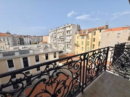 location appartement 3 pièces 60m² nice 06000