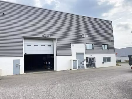 location entrepôt chassieu 69680 1260m²