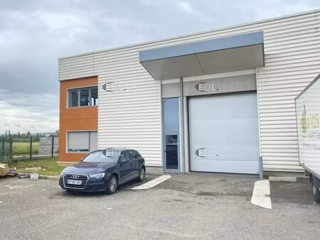 location entrepôt saint priest 69800 682m²