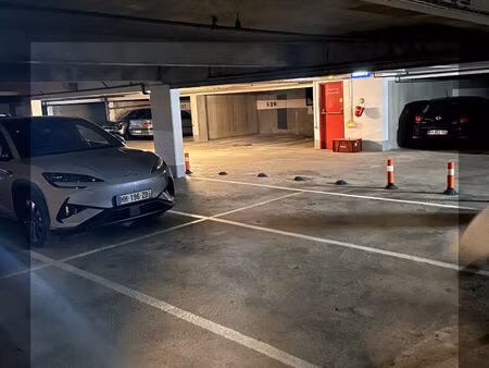 vente parking / box 3 pièces  paris 10
