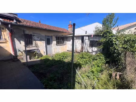 le bouscat – maison en pierre à rénover avec jardin et dépe
