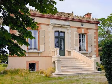 maison de maître de 282 m² avec 5 chambres  dépendance et piscine sur terrain de 1585 m²