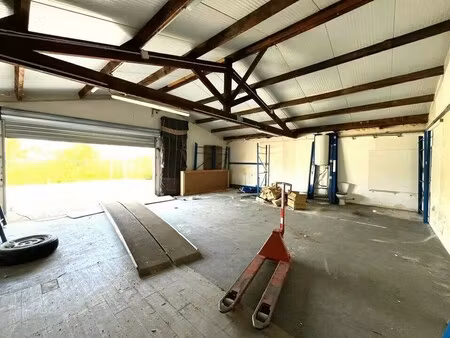 location entrepôt saint laurent du var 06700 72m²