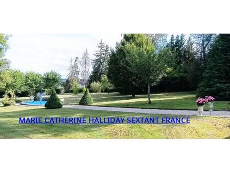niche en hauteur magnifique chateau sur 7700 m2 avec sa source