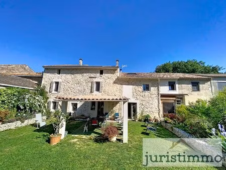 mas avec maison principale et appartement avec piscine