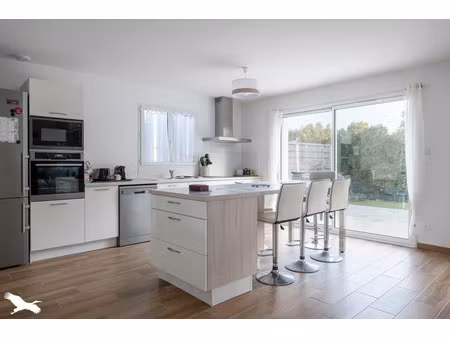 vente maison 4 pièces 133 m² à avy (17800)  292 050 €