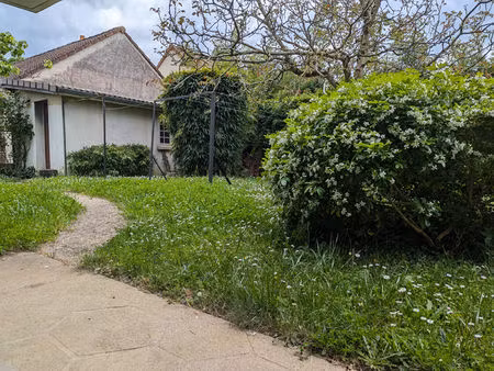 maison familiale sur sous sol  avec garage  idéale pour profession libérale  activité indé