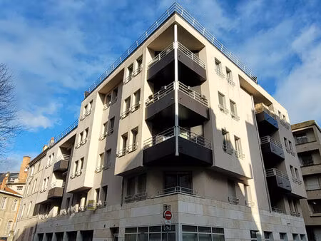 t3 avec terrasse et parking couvert