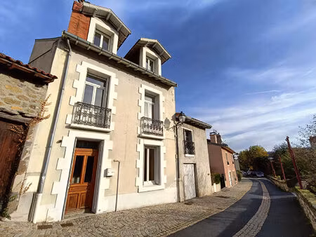 maison 80 m² au centre de vals pres le puy