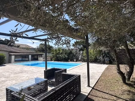 superbe villa avec piscine au calme dans quartier recherché de nimes