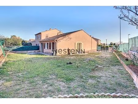 vitrolles nord aux cadenières  maison t4 de plain-pied avec beau terrain plat piscinable