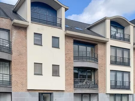 gezellig  mooi afgewerkt en gunstig gelegen appartement te aalst